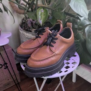 Woman's Brown Leather Shoes